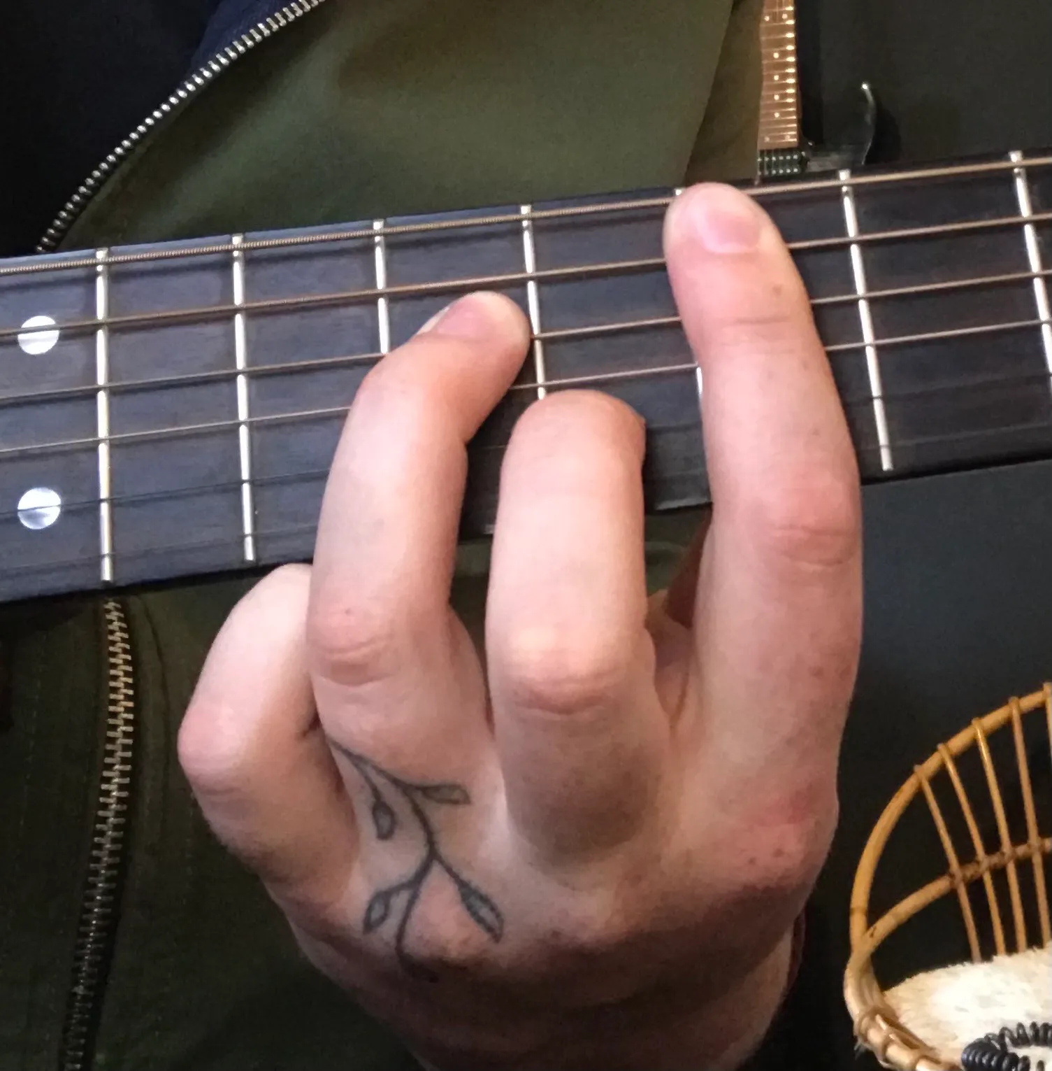 jouer l’accord em7 à la guitare