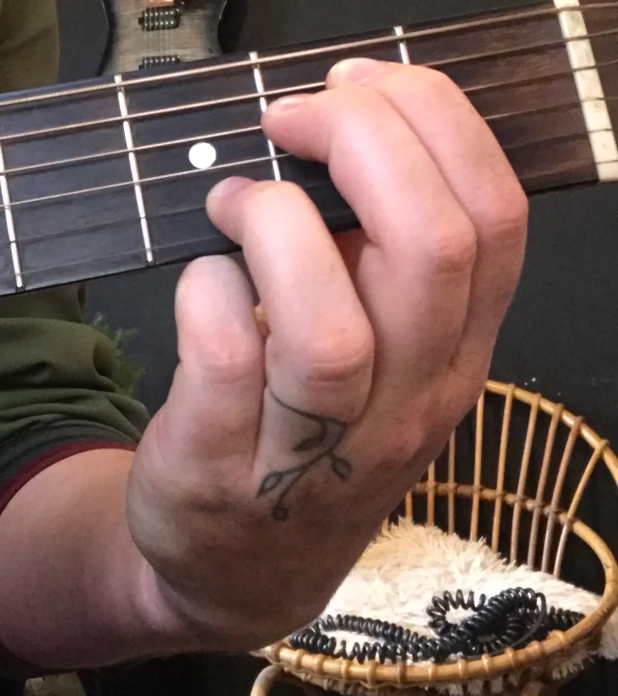 position de l’accord em7 avec la corde si sur le manche de la guitare