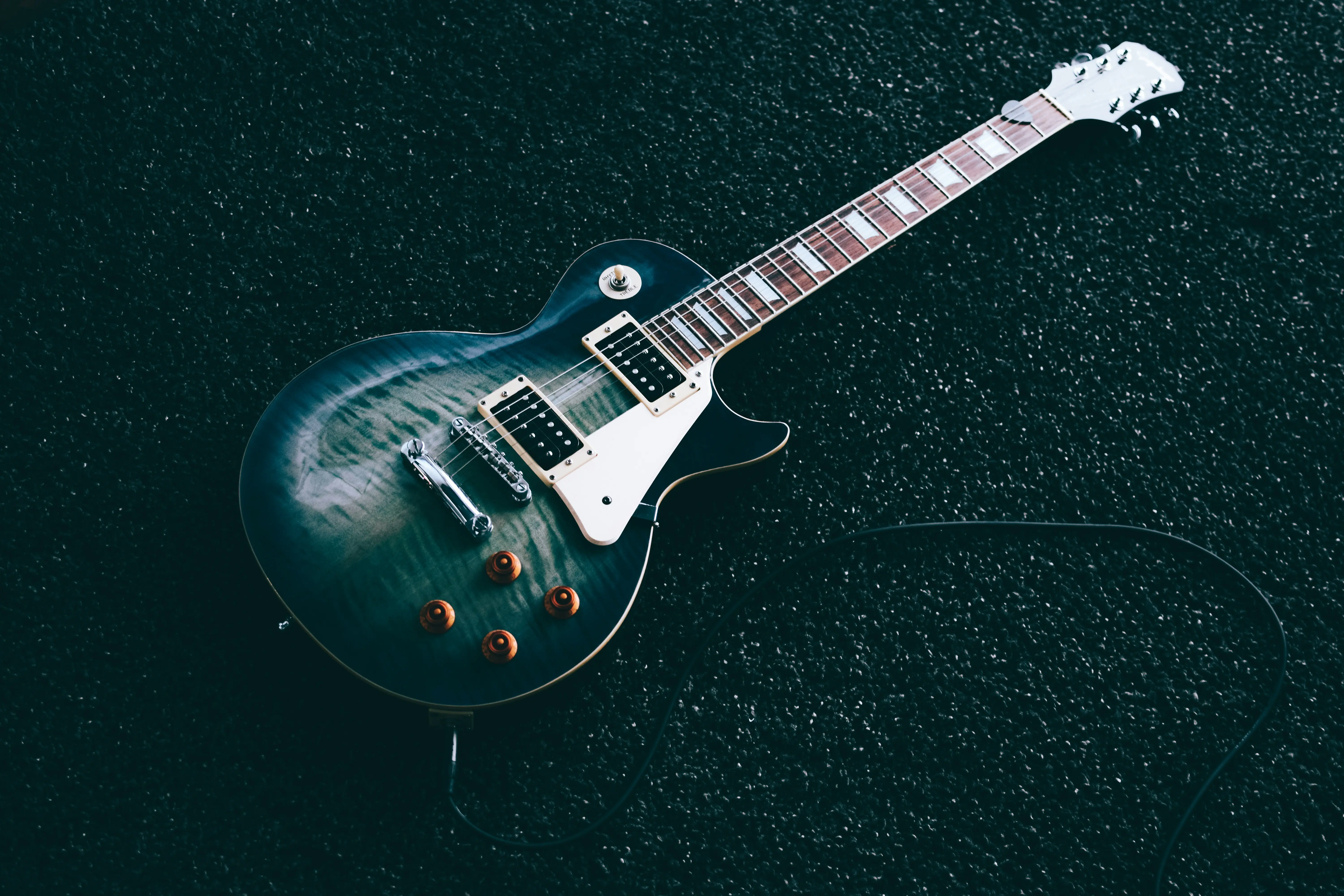 les avantages et les inconvénients de la guitare électrique