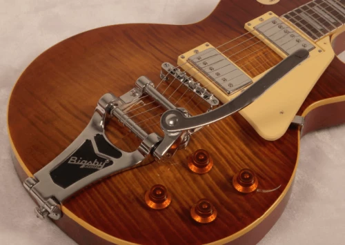 Un vibrato de guitare type bigsby