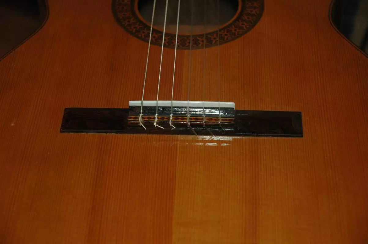 le chevalet d’une guitare classique