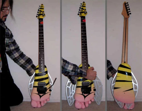 Vigier et sa guitare Flying Foot pour le guitariste Ron Thal.