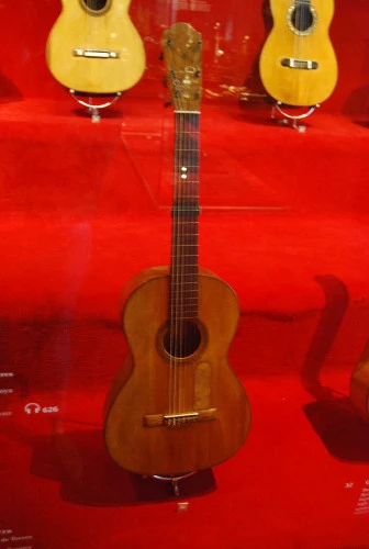 L'un des premiers modèle de guitare d’Antonio de Torres.