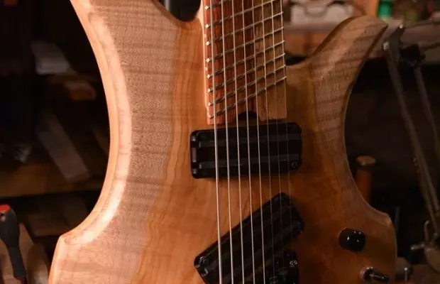 le bois, un matériau utilisé pour la fabrication d'une guitare