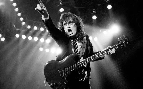 Les meilleurs guitaristes rock : Angus Young