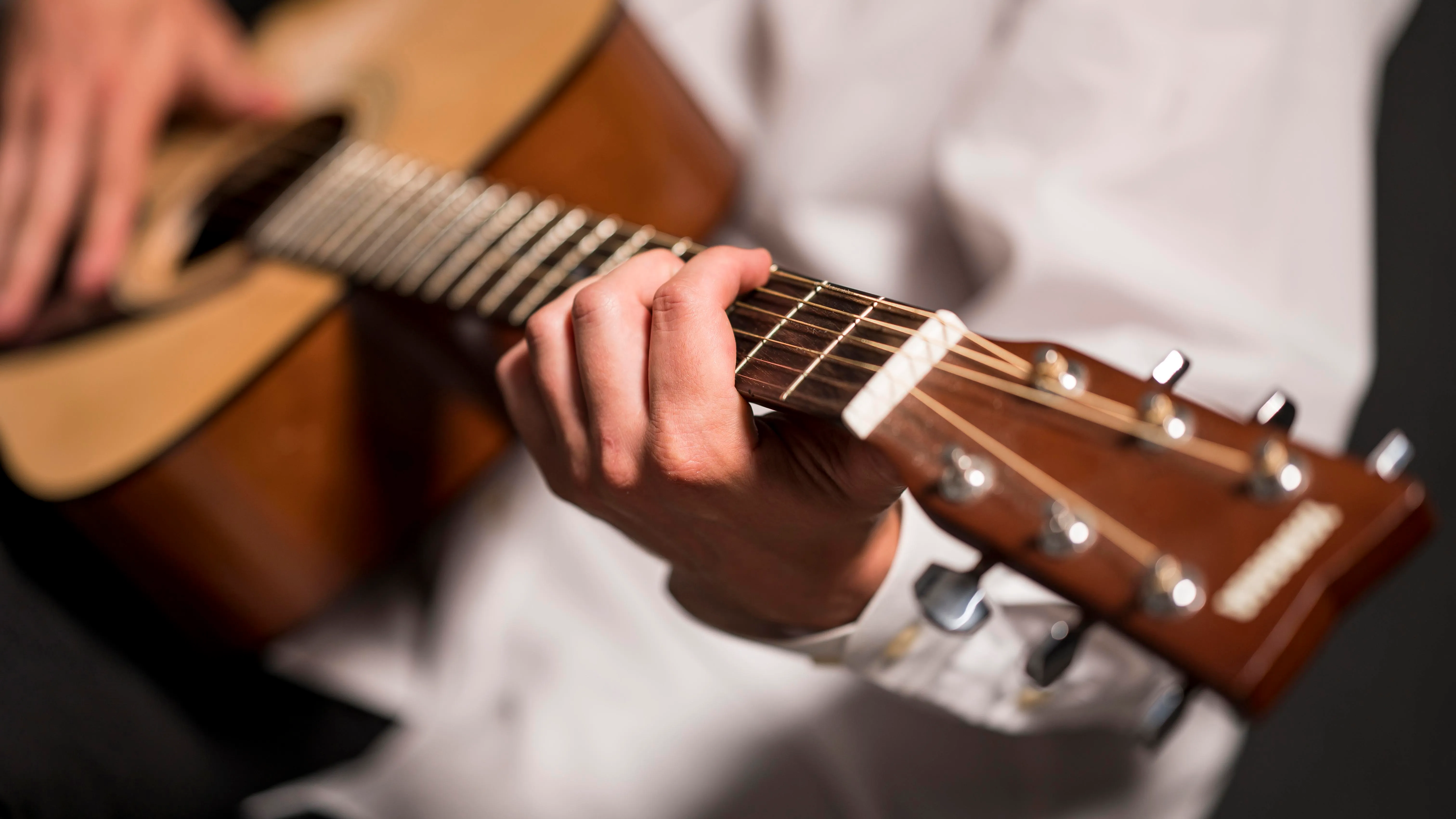 pratiquer la pompe manouche à la guitare