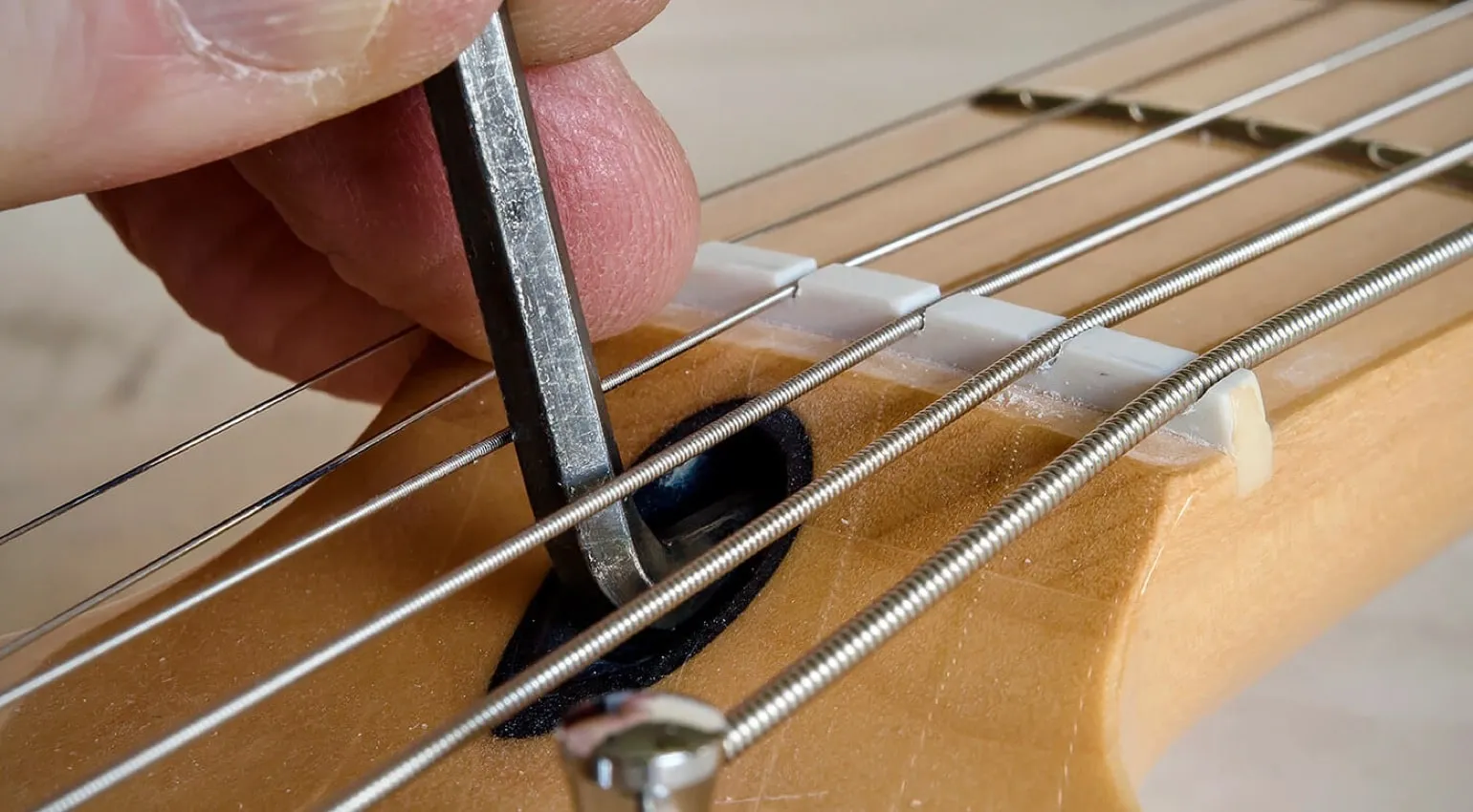 comment bien régler le truss rod de sa guitare électrique