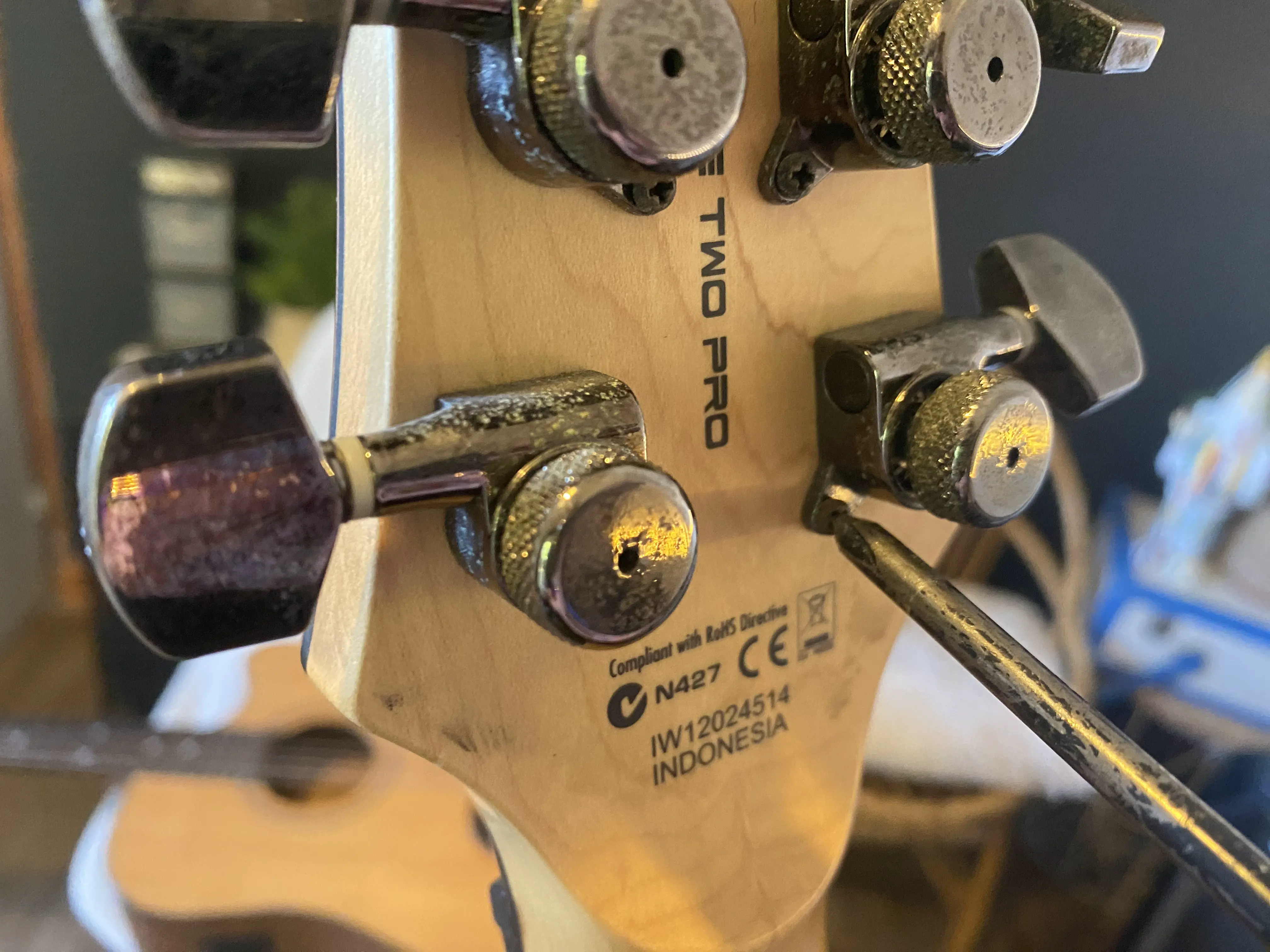 comment réparer les mécaniques d’une guitare